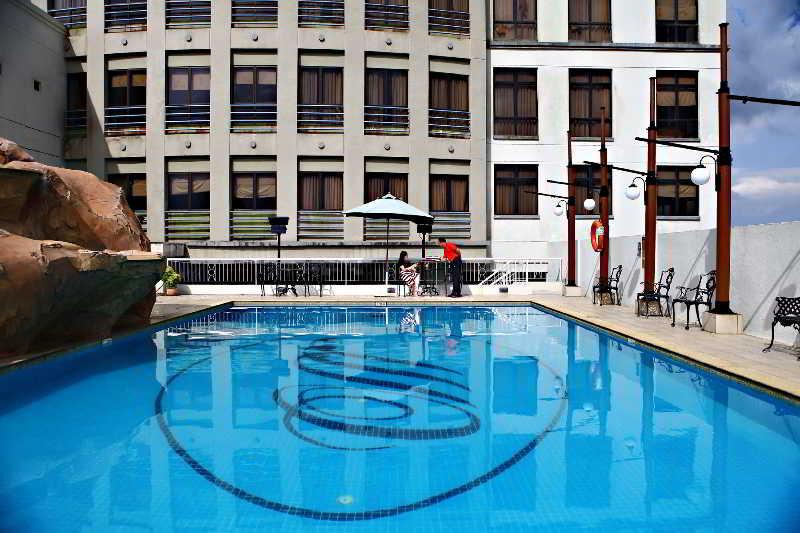 The Apartments At Merdeka Palace Hotel Kuching Bagian luar foto